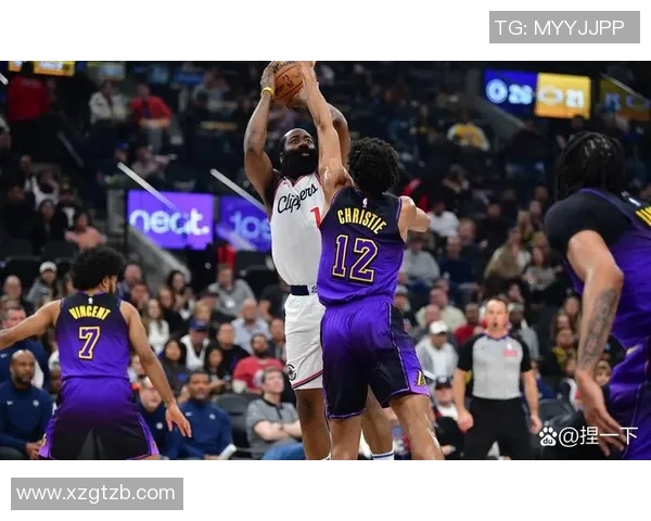 湖人对决马刺精彩集锦回顾球星表现与关键时刻一览