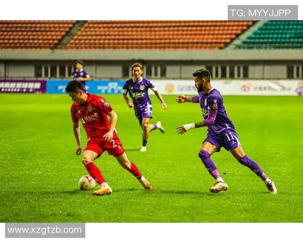 湖南湘涛迎战成都兴城争夺中甲联赛关键三分的激烈对决